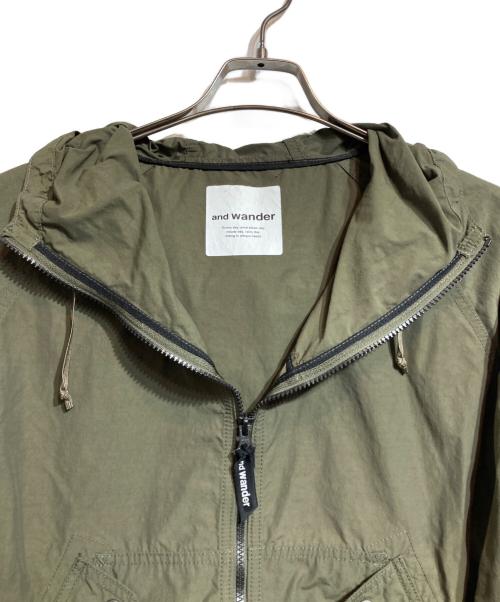 and wander（アンドワンダー）and wander (アンドワンダー) NYLON TAFFETA HOODED JACKET カーキ サイズ:3の古着・服飾アイテム