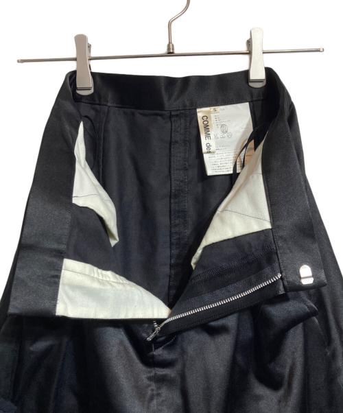 COMME des GARCONS（コムデギャルソン）COMME des GARCONS (コムデギャルソン) 巻き上げサテンフリルスカート ブラック サイズ:Sの古着・服飾アイテム