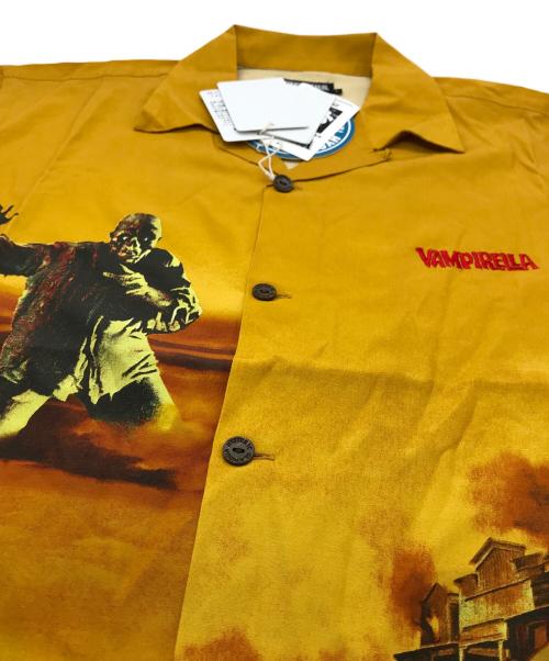Vampirella by Hysteric Glamour（ヴァンピレラ バイ ヒステリックグラマー）VAMPIRELLA by Hysteric Glamour (ヴァンピレラ バイ ヒステリックグラマー) VAMPIRELLA/CITY OF GHOSTS オープンカラーシャツ イエロー サイズ:	SIZE Lの古着・服飾アイテム