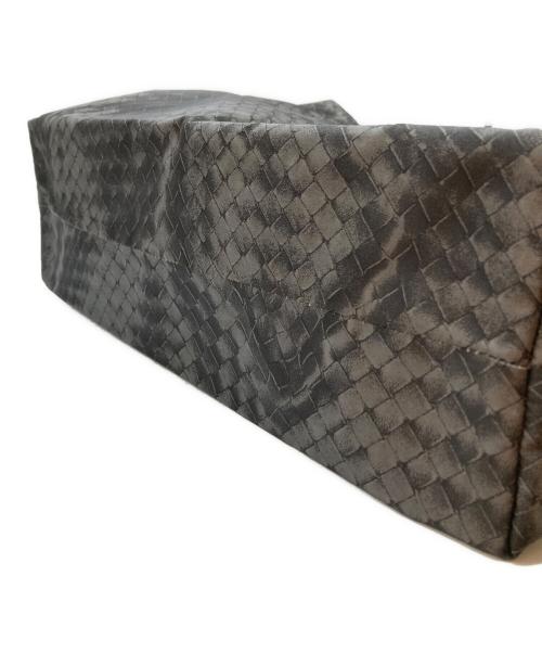 BOTTEGA VENETA（ボッテガベネタ）BOTTEGA VENETA (ボッテガベネタ) イントレチャート柄ナイロントートバッグ グレーの古着・服飾アイテム