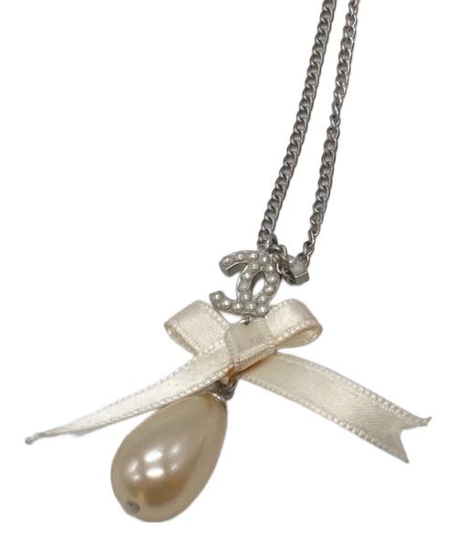 CHANEL（シャネル）CHANEL (シャネル) ココマークパールリボンネックレス シルバー サイズ:不明の古着・服飾アイテム