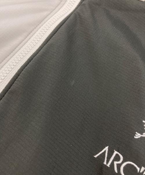 ARC'TERYX（アークテリクス）ARC'TERYX (アークテリクス) BEAMS (ビームス) 別注ATOM HOODIE JACKET グレー サイズ:XLの古着・服飾アイテム