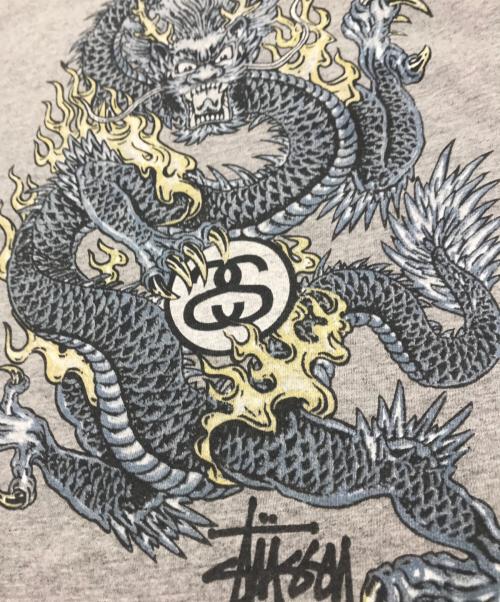 stussy（ステューシー）stussy (ステューシー) ファイヤードラゴンTee グレー サイズ:Lの古着・服飾アイテム