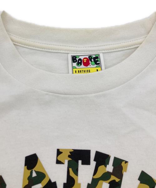 A BATHING APE（アベイシングエイプ）A BATHING APE (アベイシングエイプ) カレッジプリントTシャツ ホワイト サイズ:Lの古着・服飾アイテム