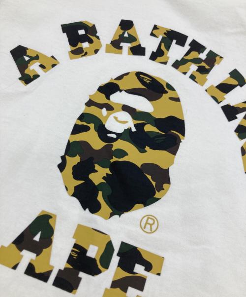 A BATHING APE（アベイシングエイプ）A BATHING APE (アベイシングエイプ) カレッジプリントTシャツ ホワイト サイズ:Lの古着・服飾アイテム
