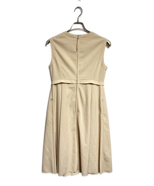 FOXEY NEWYORK（フォクシーニューヨーク）FOXEY NEWYORK (フォクシーニューヨーク) ノースリーブワンピース ベージュ サイズ:42の古着・服飾アイテム