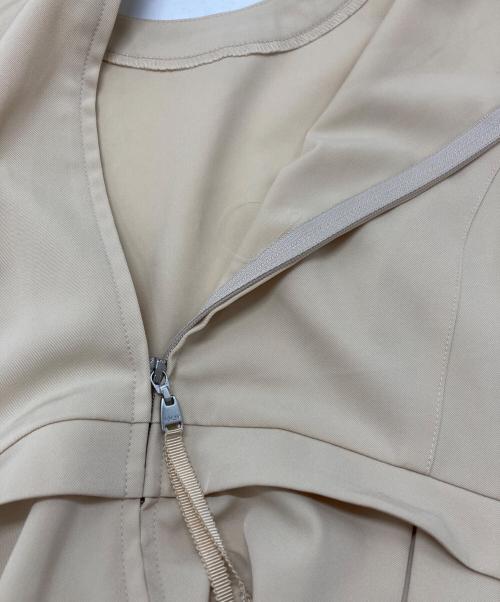 FOXEY NEWYORK（フォクシーニューヨーク）FOXEY NEWYORK (フォクシーニューヨーク) ノースリーブワンピース ベージュ サイズ:42の古着・服飾アイテム