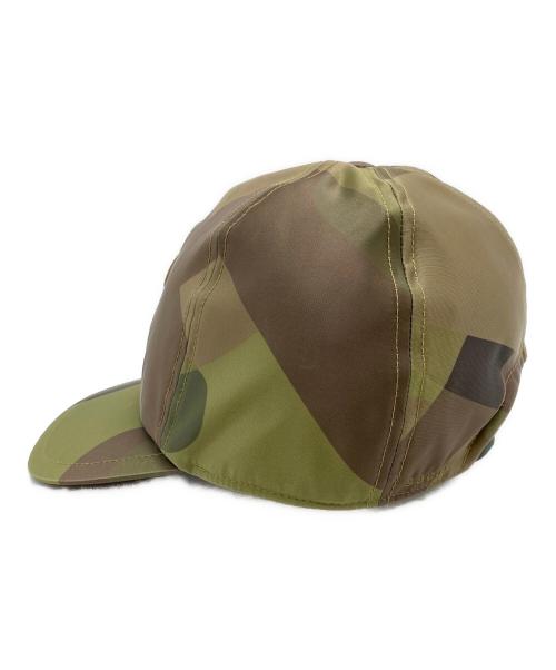 sacai（サカイ）sacai (サカイ) KAWS (カウズ) キャップ グリーンの古着・服飾アイテム