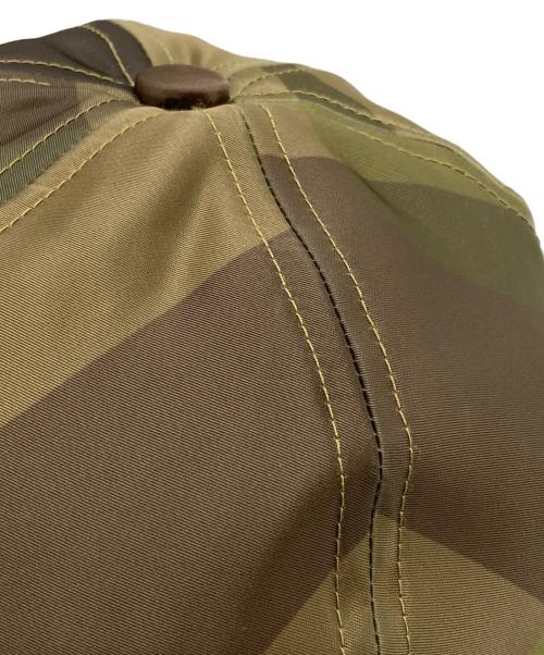 sacai（サカイ）sacai (サカイ) KAWS (カウズ) キャップ グリーンの古着・服飾アイテム