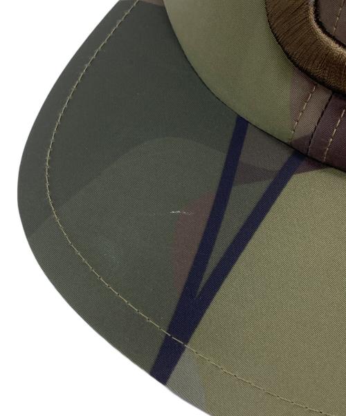 sacai（サカイ）sacai (サカイ) KAWS (カウズ) キャップ グリーンの古着・服飾アイテム