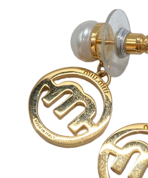 MIU MIU（ミュウミュウ）MIU MIU (ミュウミュウ) パールラインストーンピアス ゴールドの古着・服飾アイテム