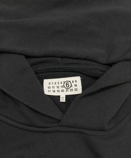MM6 Maison Margiela（エムエムシックスメゾンマルジェラ）MM6 Maison Margiela (エムエムシックスメゾンマルジェラ) プルオーバーパーカー ブラック サイズ:Mの古着・服飾アイテム