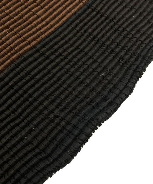 ISSEY MIYAKE PLEATS (T.)（イッセイミヤケ プリーツ）ISSEY MIYAKE PLEATS (T.) (イッセイミヤケ プリーツ) ハイネックプリーツカットソー ブラウン×ブラック サイズ:Mの古着・服飾アイテム