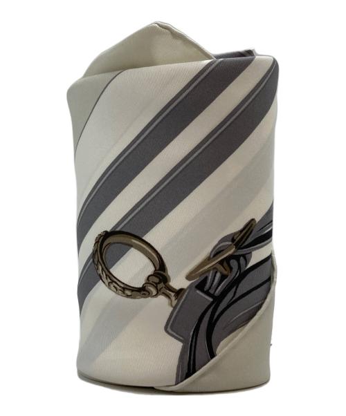 HERMES（エルメス）HERMES (エルメス) シルクスカーフ/ブリッド・ド・ガラ グレーの古着・服飾アイテム