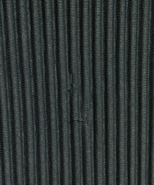 HOMME PLISSE ISSEY MIYAKE（オム プリッセ イッセイ ミヤケ）HOMME PLISSE ISSEY MIYAKE (オム プリッセ イッセイ ミヤケ) ハイネックプリーツカットソー グリーン サイズ:3の古着・服飾アイテム