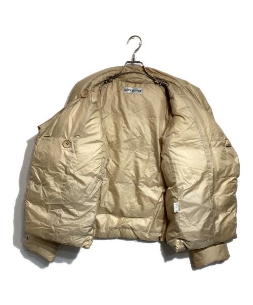 ISSEY MIYAKE（イッセイミヤケ）ISSEY MIYAKE (イッセイミヤケ) クロスカラーダウンジャケット ベージュ サイズ:2の古着・服飾アイテム