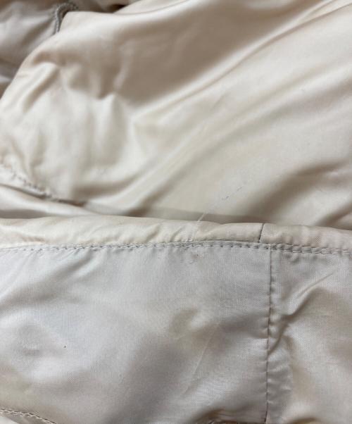 ISSEY MIYAKE（イッセイミヤケ）ISSEY MIYAKE (イッセイミヤケ) クロスカラーダウンジャケット ベージュ サイズ:2の古着・服飾アイテム
