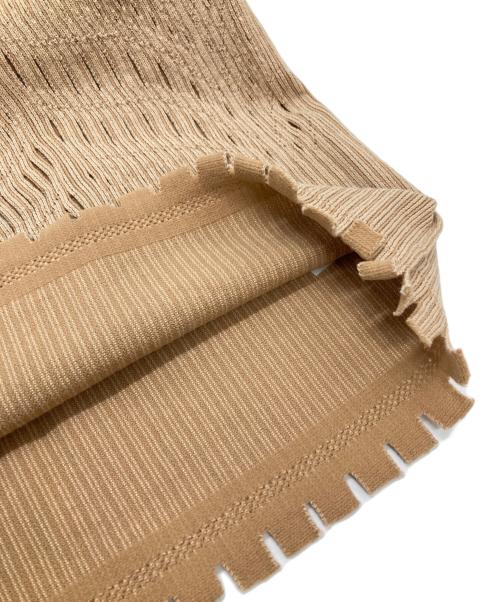 A-POC ABLE ISSEY MIYAKE（エイポック エイブル イッセイ ミヤケ）A-POC ABLE ISSEY MIYAKE (エイポック エイブル イッセイ ミヤケ) カットアウトノースリーブニット ベージュ サイズ:2の古着・服飾アイテム