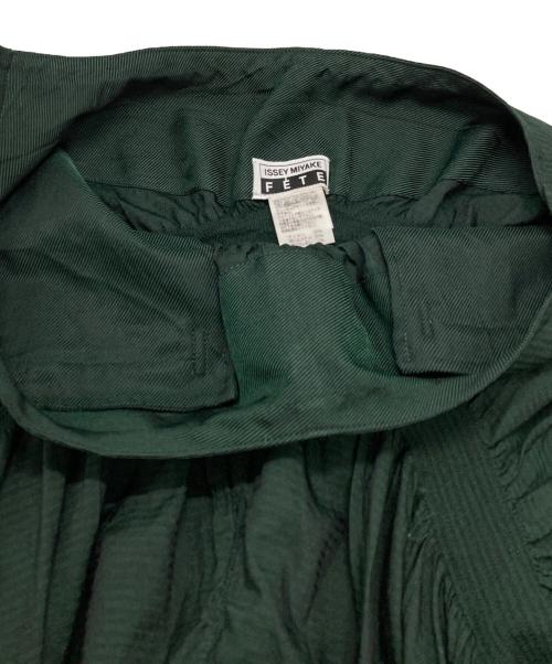 ISSEY MIYAKE FETE（イッセイミヤケフェット）ISSEY MIYAKE FETE (イッセイミヤケフェット) 変形ワイドパンツ グリーン サイズ:2の古着・服飾アイテム