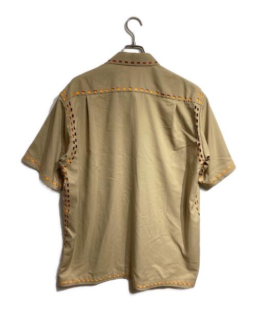 amok（アモク）amok (アモク) レーザー ステッチ カラー シャツ/Laser stitch color shirt ベージュ サイズ:Mの古着・服飾アイテム