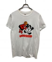 UNDEFEATED×VERDY（アンディフィーテッド×ヴェルディ）の古着「コラボプリントTシャツ」｜ホワイト