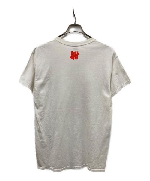UNDEFEATED（アンディフィーテッド）UNDEFEATED (アンディフィーテッド) VERDY (ヴェルディ) コラボプリントTシャツ ホワイト サイズ:Mの古着・服飾アイテム