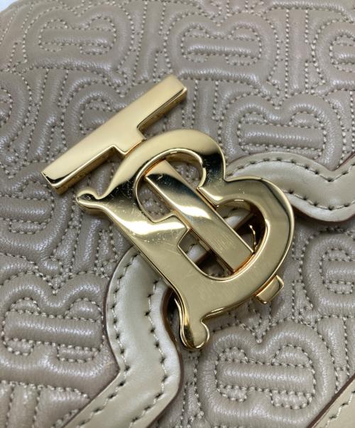 BURBERRY（バーバリー）BURBERRY (バーバリー) TBモノグラムキルティングチェーンバッグ ベージュの古着・服飾アイテム