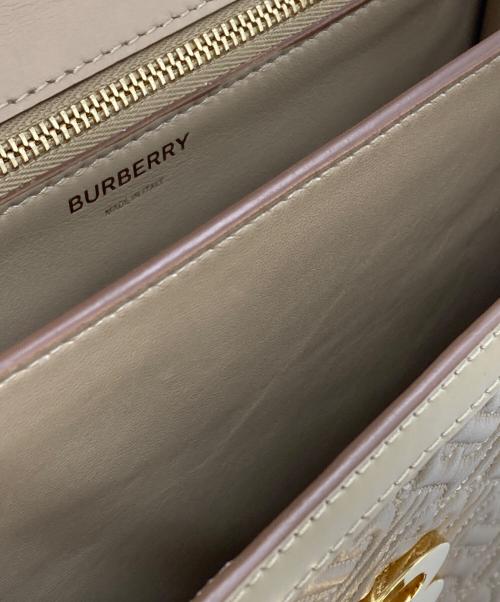 BURBERRY（バーバリー）BURBERRY (バーバリー) TBモノグラムキルティングチェーンバッグ ベージュの古着・服飾アイテム