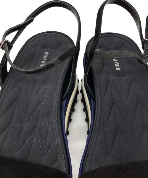MIU MIU（ミュウミュウ）MIU MIU (ミュウミュウ) プラットフォームサンダル/platform sandals ブラック×ネイビー サイズ:37.5の古着・服飾アイテム