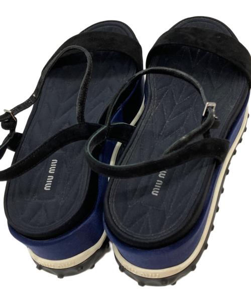 MIU MIU（ミュウミュウ）MIU MIU (ミュウミュウ) プラットフォームサンダル/platform sandals ブラック×ネイビー サイズ:37.5の古着・服飾アイテム