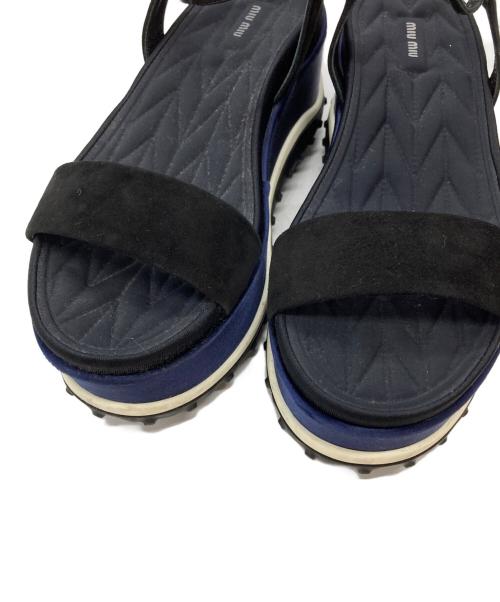 MIU MIU（ミュウミュウ）MIU MIU (ミュウミュウ) プラットフォームサンダル/platform sandals ブラック×ネイビー サイズ:37.5の古着・服飾アイテム