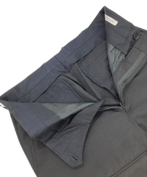 JOHN LAWRENCE SULLIVAN（ジョン ローレンス サリバン）JOHN LAWRENCE SULLIVAN (ジョン ローレンス サリバン) WOOL GABARDINE FRONT POCKET WIDE TROUSERS/ールギャバジン フロントポケット ワイドトラウザーズ ブラック サイズ:46の古着・服飾アイテム