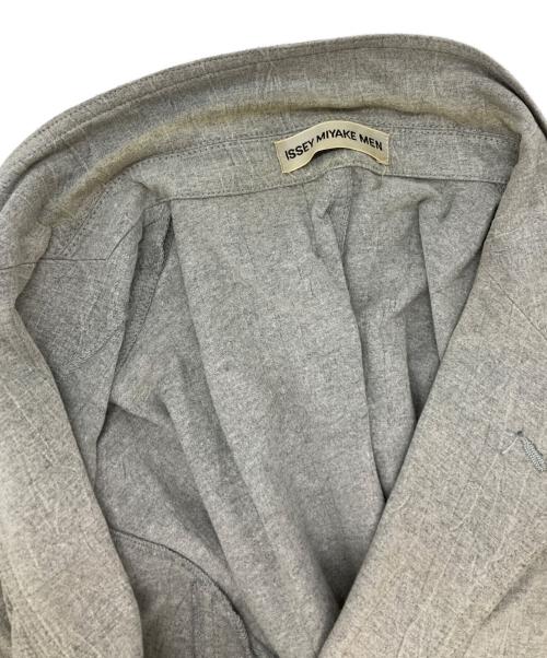 ISSEY MIYAKE MEN（イッセイミヤケメン）ISSEY MIYAKE MEN (イッセイミヤケメン) シワ加工テーラードジャケット グレー サイズ:Mの古着・服飾アイテム