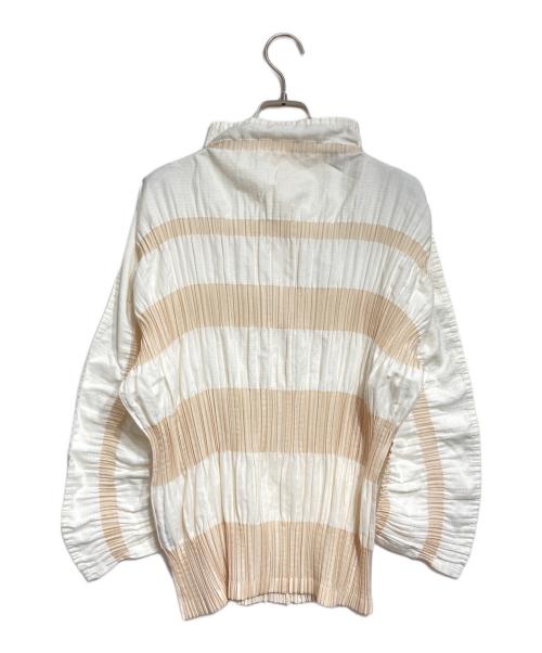 ISSEY MIYAKE（イッセイミヤケ）ISSEY MIYAKE (イッセイミヤケ) ラッフルボーダープリーツブラウス ベージュ サイズ:2の古着・服飾アイテム