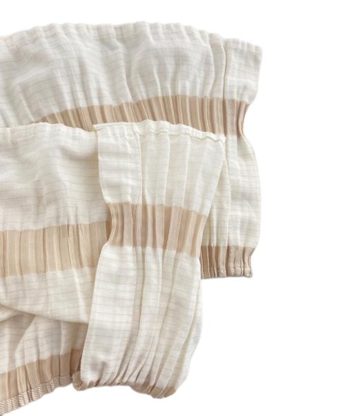 ISSEY MIYAKE（イッセイミヤケ）ISSEY MIYAKE (イッセイミヤケ) ラッフルボーダープリーツブラウス ベージュ サイズ:2の古着・服飾アイテム