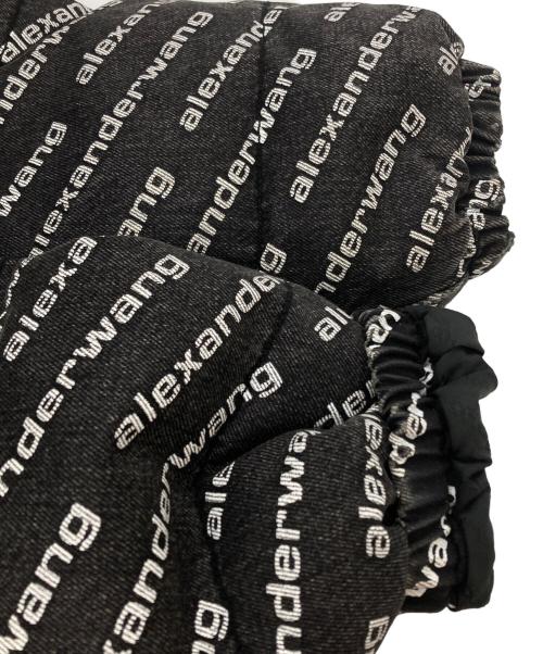 ALEXANDER WANG（アレキサンダー・ワン）ALEXANDER WANG (アレキサンダー・ワン) デニムロゴダウンジャケット ブラック サイズ:ＸＳの古着・服飾アイテム