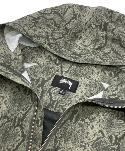 stussy（ステューシー）stussy (ステューシー) BEACH SHELL SNAKE PRINT NYLON グレー サイズ:Lの古着・服飾アイテム