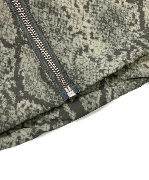 stussy（ステューシー）stussy (ステューシー) BEACH SHELL SNAKE PRINT NYLON グレー サイズ:Lの古着・服飾アイテム