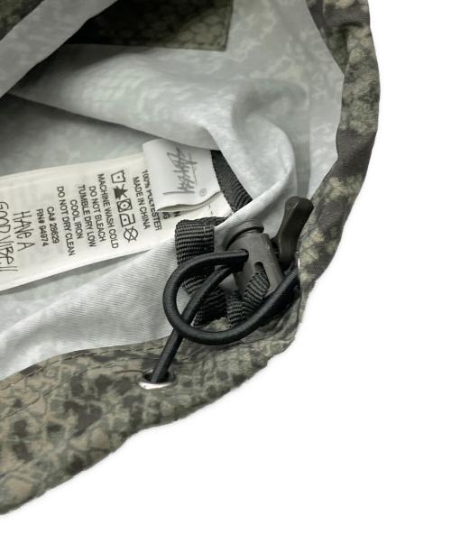 stussy（ステューシー）stussy (ステューシー) BEACH SHELL SNAKE PRINT NYLON グレー サイズ:Lの古着・服飾アイテム