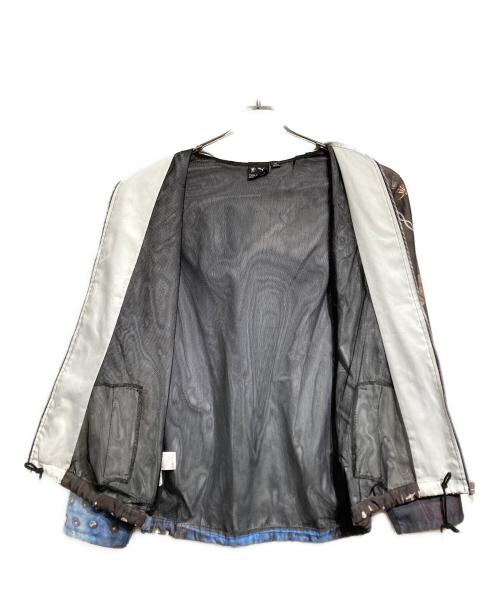 PUMA（プーマ）PUMA (プーマ) MIHARA YASUHIRO (ミハラヤスヒロ) 浮世絵転写フード付きジップジャケット/ zip jacket グレー×ブラック サイズ:Mの古着・服飾アイテム