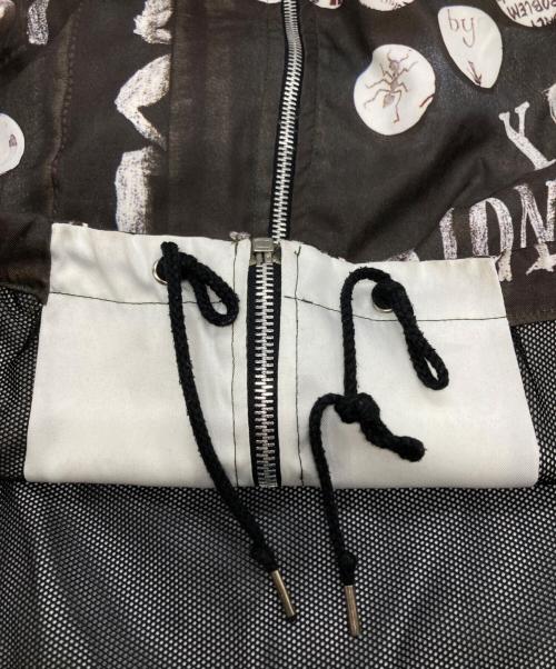 PUMA（プーマ）PUMA (プーマ) MIHARA YASUHIRO (ミハラヤスヒロ) 浮世絵転写フード付きジップジャケット/ zip jacket グレー×ブラック サイズ:Mの古着・服飾アイテム