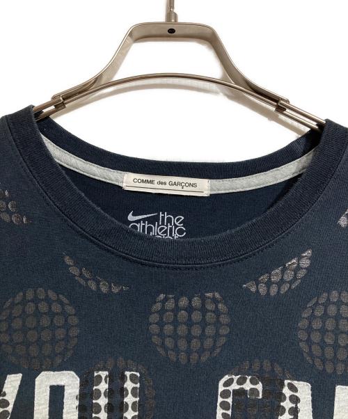 COMME des GARCONS（コムデギャルソン）COMME des GARCONS (コムデギャルソン) NIKE (ナイキ) メッセージデザインTシャツ/Message Design T-Shirt ネイビー サイズ:Mの古着・服飾アイテム