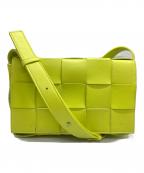 BOTTEGA VENETAボッテガベネタ）の古着「カセットレザーショルダーバッグ/CASSETTE」｜イエロー