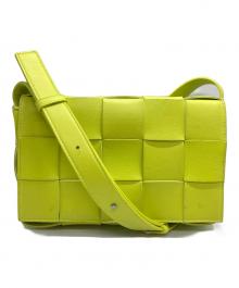 BOTTEGA VENETA（ボッテガベネタ）の古着「カセットレザーショルダーバッグ/CASSETTE」｜イエロー