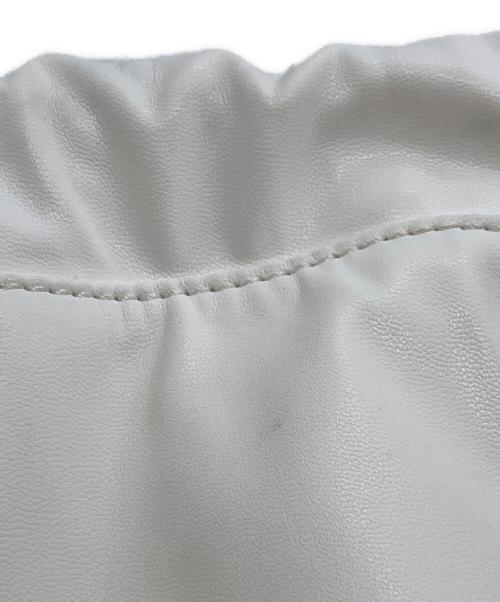 MM6 Maison Margiela（エムエムシックスメゾンマルジェラ）MM6 Maison Margiela (エムエムシックスメゾンマルジェラ) ロゴ巾着ショルダーバッグ ホワイト×ブラックの古着・服飾アイテム