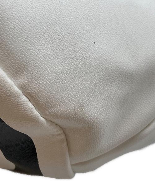 MM6 Maison Margiela（エムエムシックスメゾンマルジェラ）MM6 Maison Margiela (エムエムシックスメゾンマルジェラ) ロゴ巾着ショルダーバッグ ホワイト×ブラックの古着・服飾アイテム