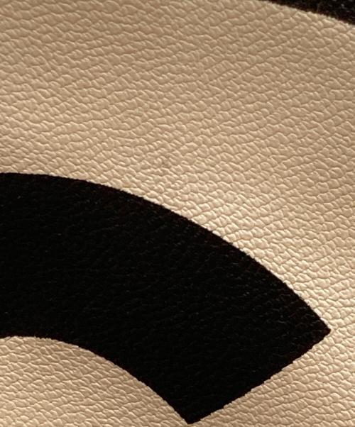 MM6 Maison Margiela（エムエムシックスメゾンマルジェラ）MM6 Maison Margiela (エムエムシックスメゾンマルジェラ) ロゴ巾着ショルダーバッグ ホワイト×ブラックの古着・服飾アイテム