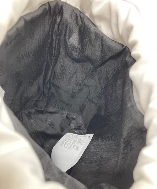 MM6 Maison Margiela（エムエムシックスメゾンマルジェラ）MM6 Maison Margiela (エムエムシックスメゾンマルジェラ) ロゴ巾着ショルダーバッグ ホワイト×ブラックの古着・服飾アイテム