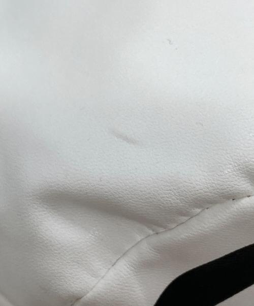 MM6 Maison Margiela（エムエムシックスメゾンマルジェラ）MM6 Maison Margiela (エムエムシックスメゾンマルジェラ) ロゴ巾着ショルダーバッグ ホワイト×ブラックの古着・服飾アイテム