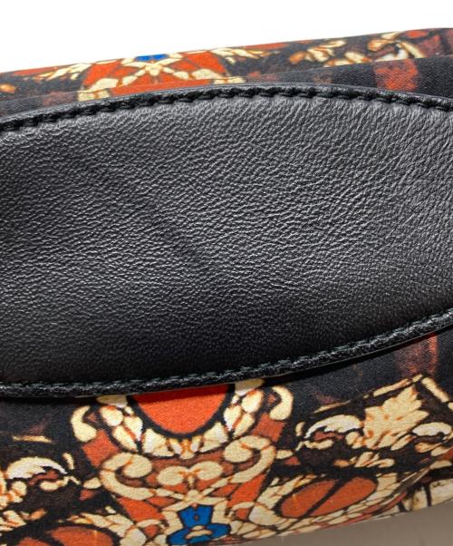 ALEXANDER McQUEEN（アレキサンダーマックイーン）ALEXANDER McQUEEN (アレキサンダーマックイーン) ステンドグラス柄クラッチバッグ ブラックの古着・服飾アイテム